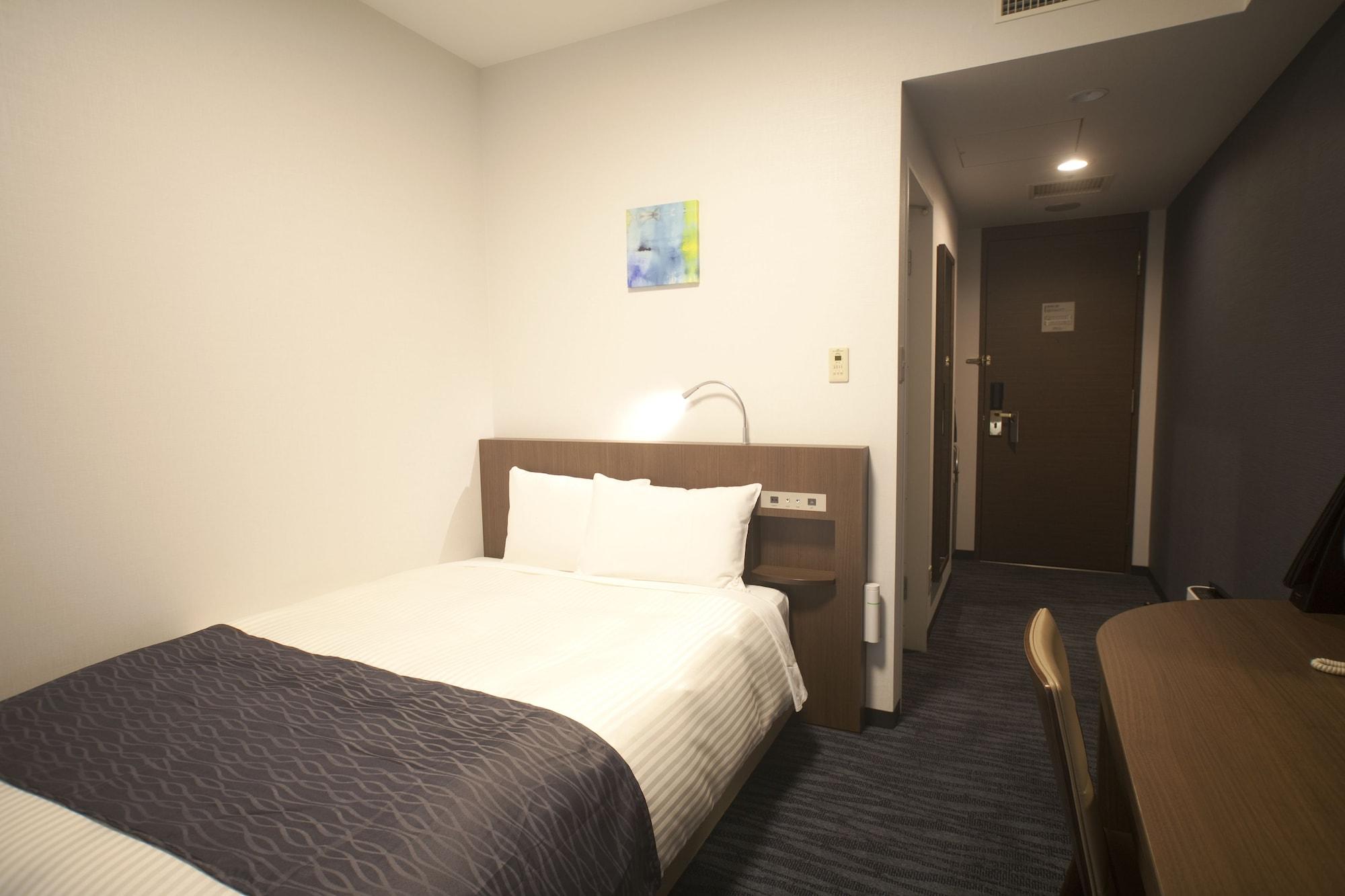 Hotel Port Plaza Chiba Exterior photo A room at the hotel