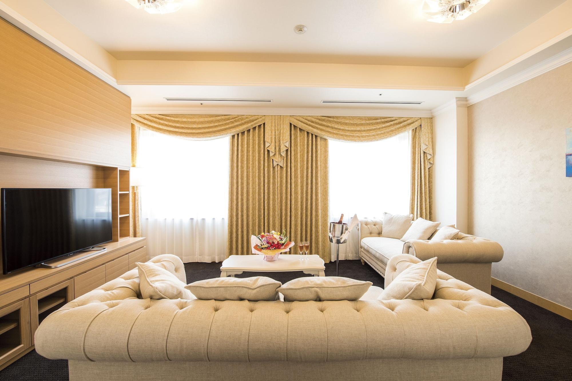 Hotel Port Plaza Chiba Exterior photo A living room in a hotel