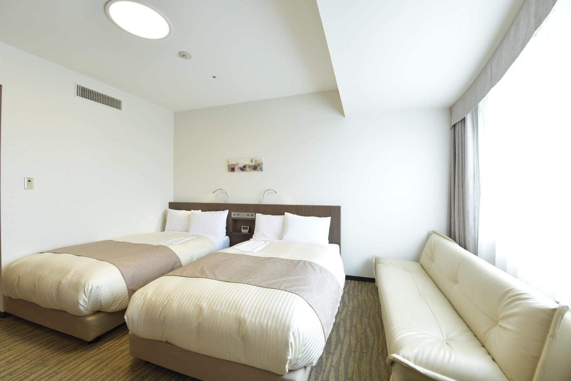 Hotel Port Plaza Chiba Exterior photo A room at the hotel
