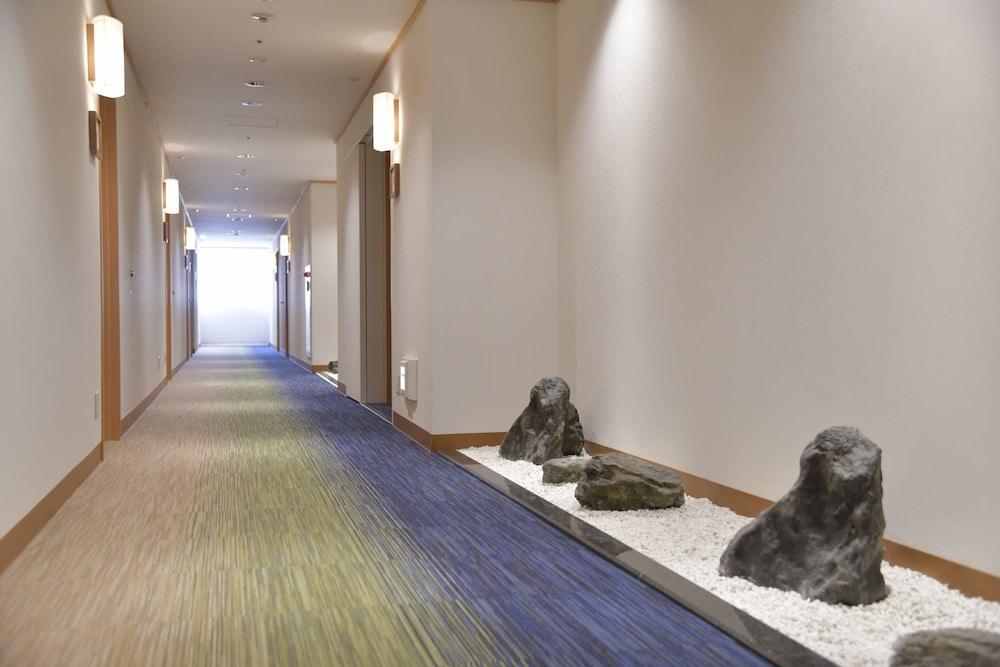 Hotel Port Plaza Chiba Exterior photo A corridor at the hotel