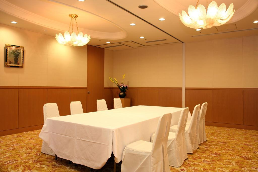 Hotel Port Plaza Chiba Exterior photo A meeting room at a hotel