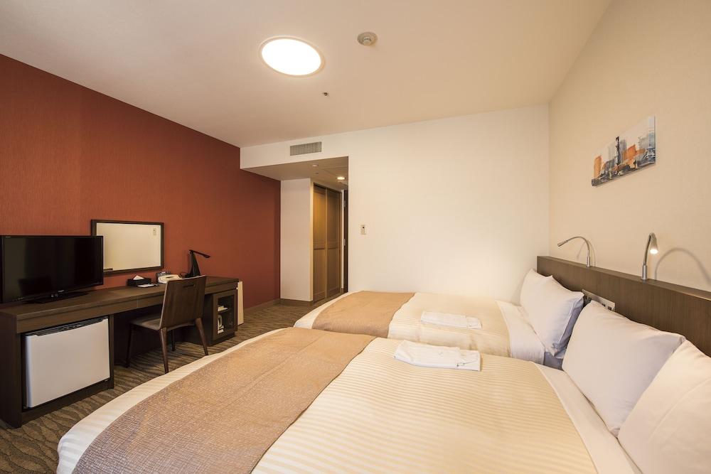 Hotel Port Plaza Chiba Exterior photo A typical room at a business hotel in Japan