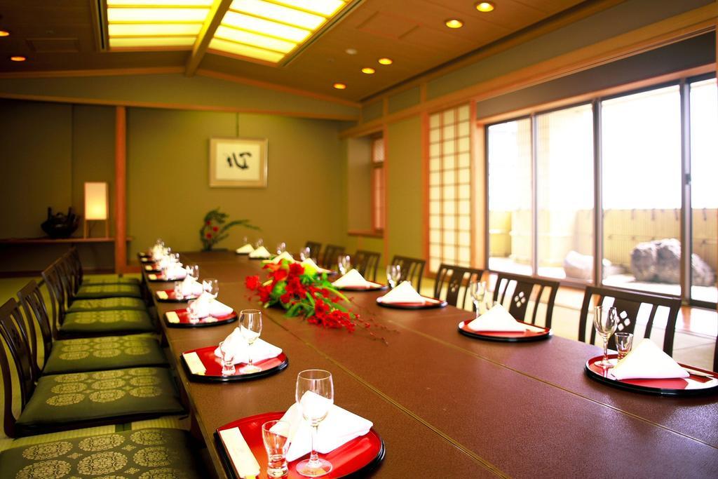 Hotel Port Plaza Chiba Exterior photo A traditional Japanese restaurant