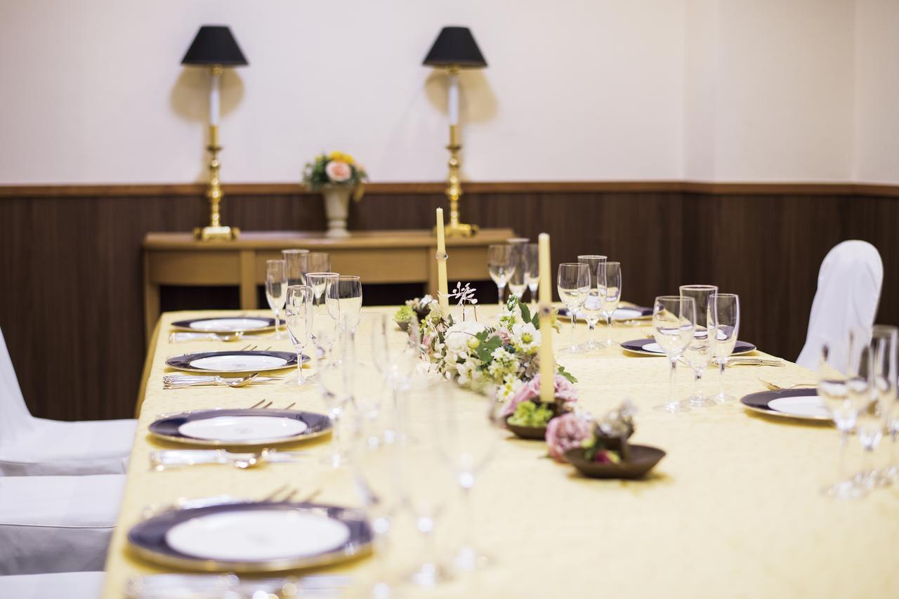 Hotel Port Plaza Chiba Exterior photo A table set for a formal dinner