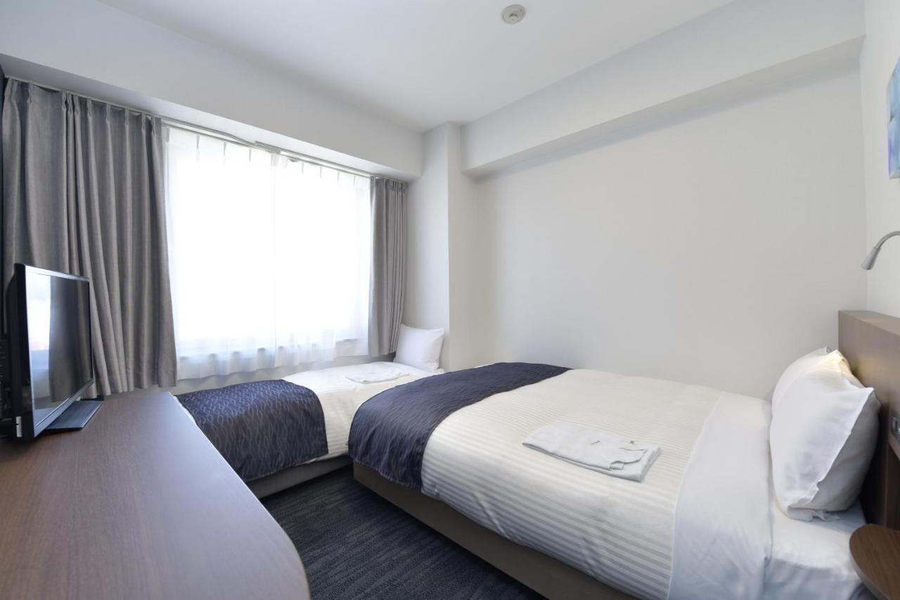 Hotel Port Plaza Chiba Exterior photo A room at the hotel